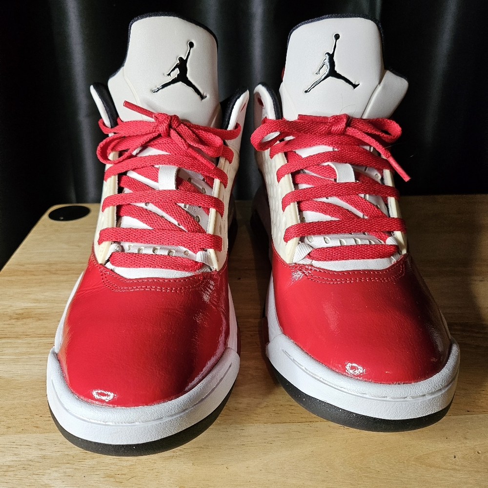 Jordan Maxin 200 White Gym Red